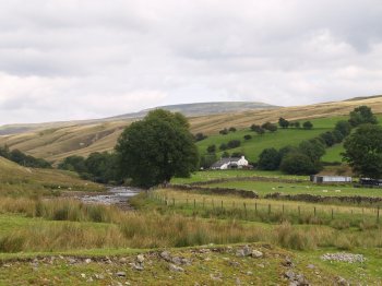 Across on the right is the white back of the Cross Keys Temperance Inn
