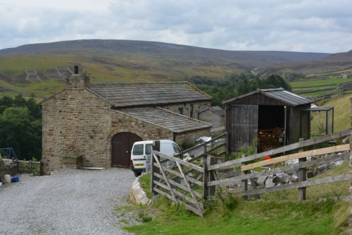 Reeth to Calver Hill Healaugh village River Swale circular walk Swaledale, North Yorkshire, England