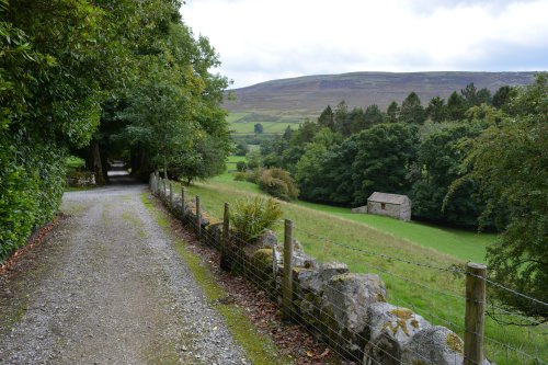 Reeth to Calver Hill Healaugh village River Swale circular walk Swaledale, North Yorkshire, England