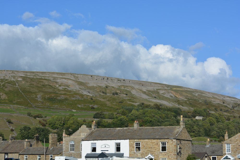 View of Fremington Edge frm Reeth village, Swaledale, Yorkshire Dales National Park, North Yorkshire, England