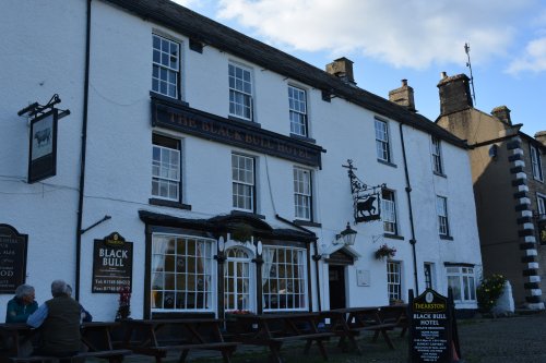 The Black Bull pub in Reeth village, Swaledale, Yorkshire Dales National Park, North Yorkshire, England