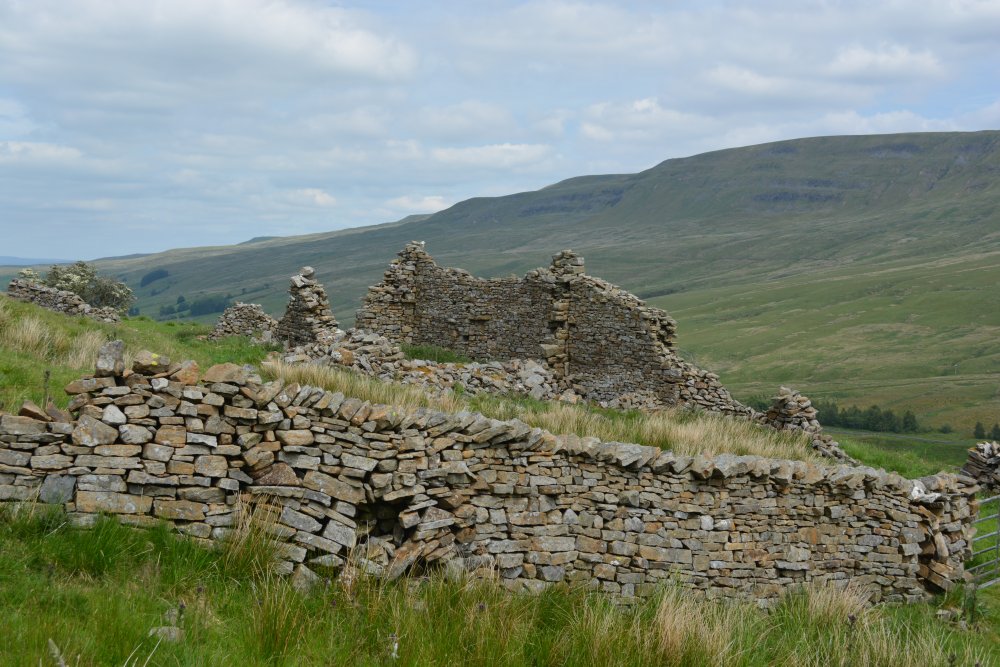 Ruined farm building on Turner Hay Hill above Aisgill Climbing up Wild Boar Fell, walk from Mallerstang Dale, Cumbria, England