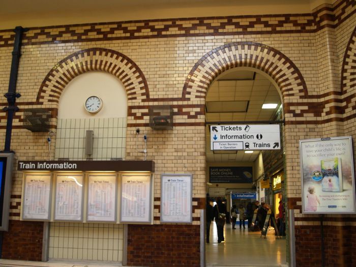 Trainspotting at Leicester Station: Some rather nice brickwork in the entrance foyer!