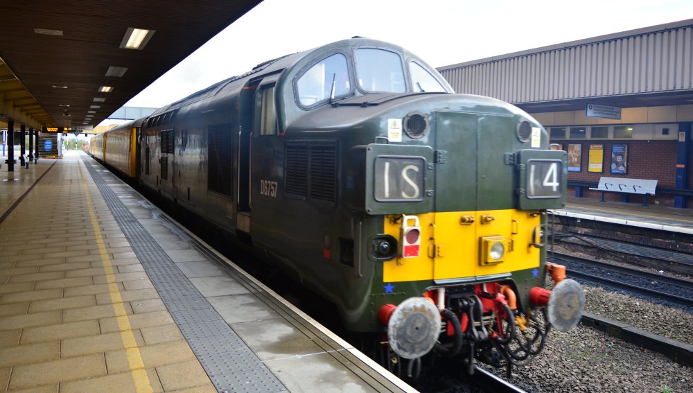 Class 37 D6757 (also numbered as 37057) with a Network Rail Test train passing northeast through Leicester station (08/03/17)