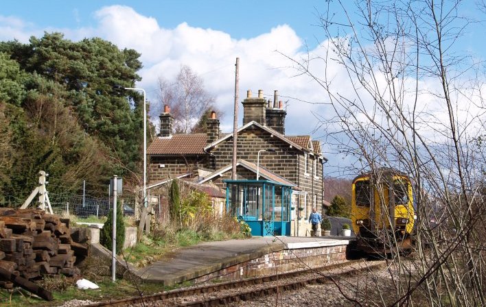 Location 09a: Train stopping at Castleton Moor Station.