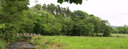 The walk crosses the River Rye and the route gradually rises to Dale Town Common.