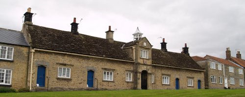 The Almshouses dated 1662.