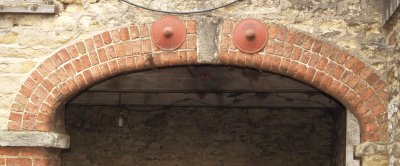 There seems to a trend in attractive brick built barn arches in the Coxwold area (High Leys Farm).