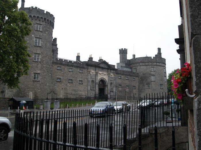Kilkenny Castle entrance