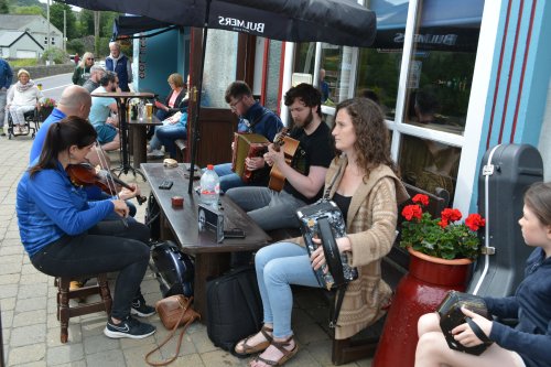 musicians outside the Blue Loo bar and pub live traditional music in Main Street Glengariff Co. Cork Ireland