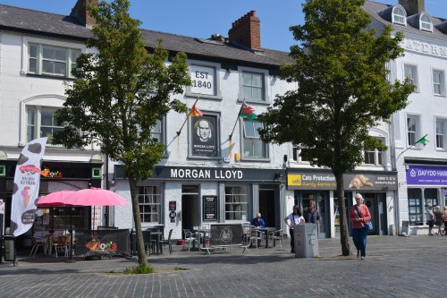 Morgan Lloyd cafe and restaurant, Castle Square,   Caernarfon, North Wales