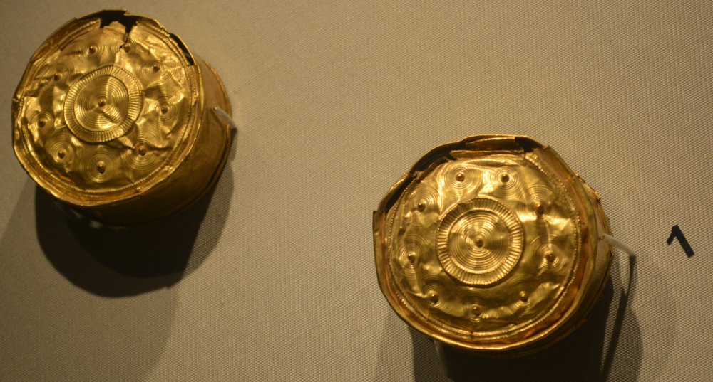 Gold ear spools ~800-700 BCE, Dublin archaeology museum