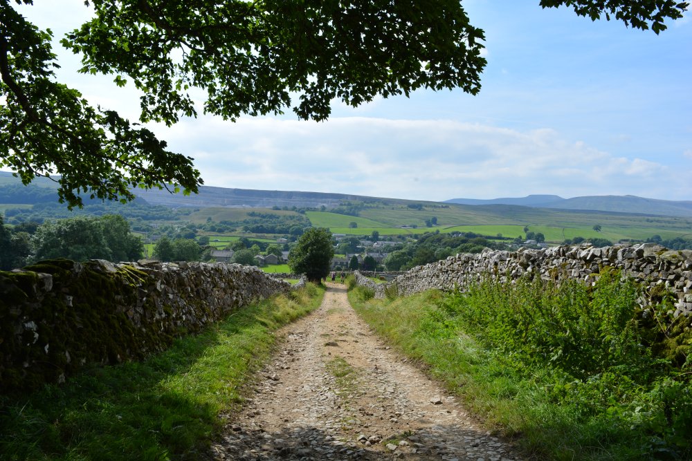 The track back down in Horton-in-Ribblesdale village Climbing Pen-y-ghent, walk from Horton-in-Ribblesdale