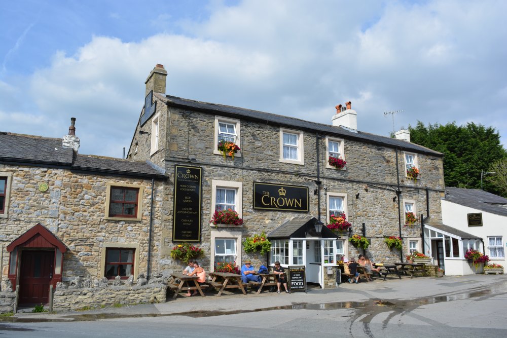 Crown pub in Horton-in-Ribblesdale Climbing Pen-y-ghent, walk from Horton-in-Ribblesdale