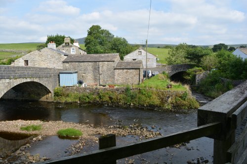 The River Ribble flowing through Horton-in-Ribblesdale Climbing Pen-y-ghent, walk from Horton-in-Ribblesdale