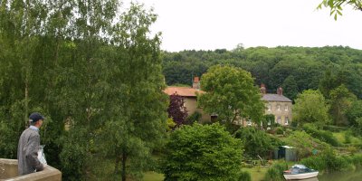 ... and on the other side, the lucky people with a beautiful riverside garden and view.