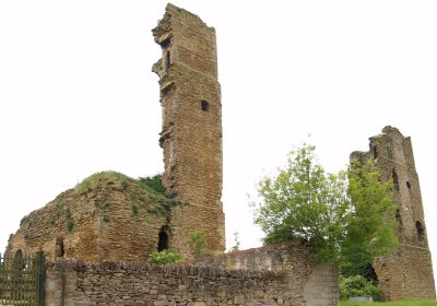 The 'vertical' huge fragments of the stark ruins of the Norman Castle of Sheriff Hutton