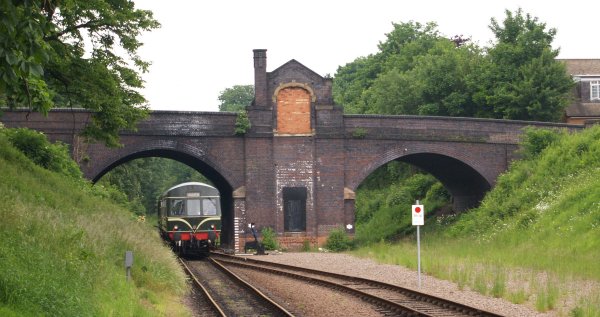 Diesel multiple unit (DMU E50321/51427) coming into Leicester North Station. This 2 car DMU was built by Metro-Cammell in 1957-1958. - The Great Central Railway, England, English Midlands