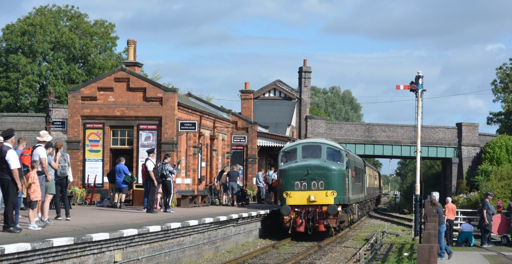 1Co-Co1 Class 45 Diesel locomotive D123 LEICESTERSHIRE AND DERBYSHIRE YEOMANRY entering Quorn and Woodhouse station with a passenger service from Loughborough Central to Leicester North station, Great Central Railway heritage weekend Gala 'Railways at Work' (GCR August 2023)