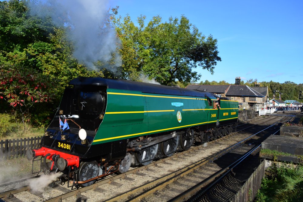 steam locomotive SRBattle of BritainClass 34081 92 SQUADRON