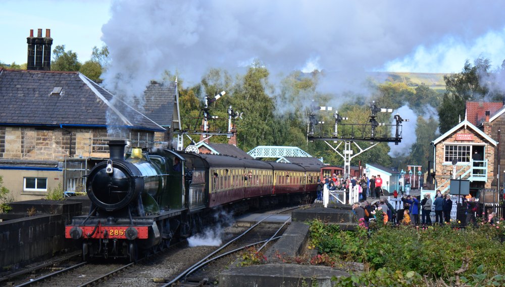 steam locomotive GWR 2800 class 2857