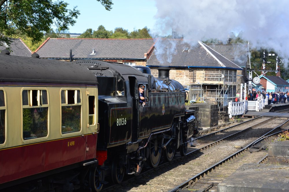 steam locomotive 80136 BR std 2-6-4 tank engine