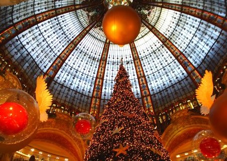 The Christmas lights in great dome of Galeries Lafayette.