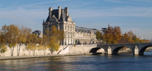 The five arched Pont Royal linking the Louvre with the left bank.