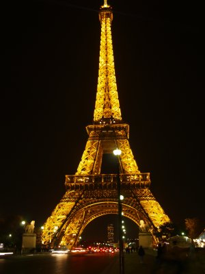 The floodlit Eiffel Tower, after 'manual' descent, to view it all lit up at 8.30pm (2030 hr).