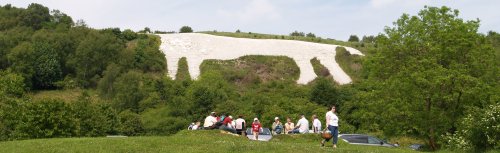 With the head out of sight, below the 'body' of the White Horse of Kilburn is a good place to pause for a picnic and/or an ice-cream before ascending back to the top of the cliff.