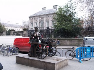 Molly Malone sculpture