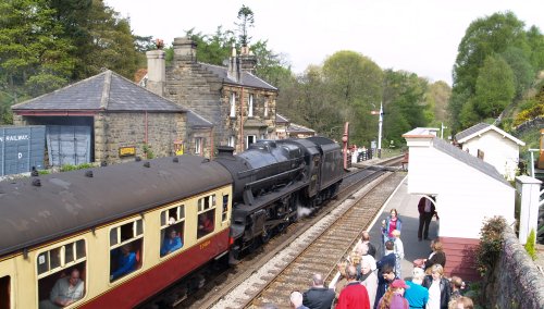 A train from Pickering pulls into Goathland.
