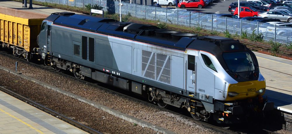 Class 68 diesel locomotive 68013 Leicester station