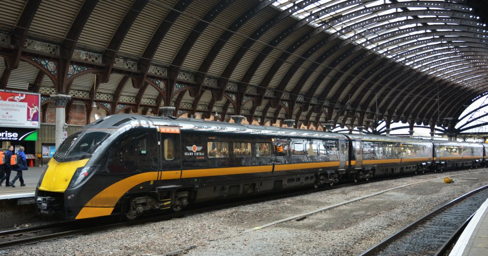 , Grand Central, York station, Class 180 180106 GEC Alstom Adelante DMUs for British Rail