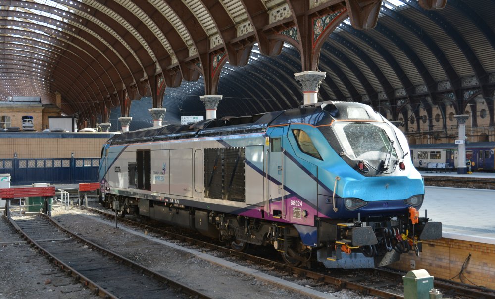 Class 68 diesel locomotive 68024 Centaur, York station