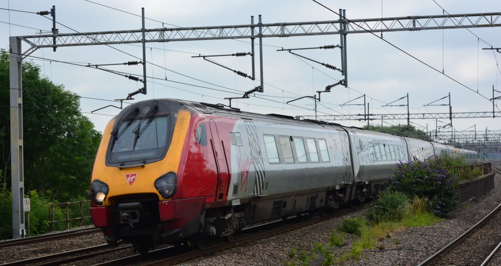 trainspotting at Tamworth station DEMU Class 221 Super Voyager Bombardier DMU, Tamworth station, Virgin train London-Holyhead