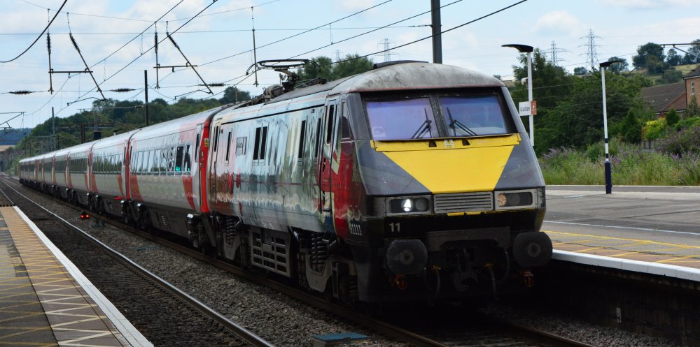 trainspotting Grantham station Class 91 electric locomotive 91111