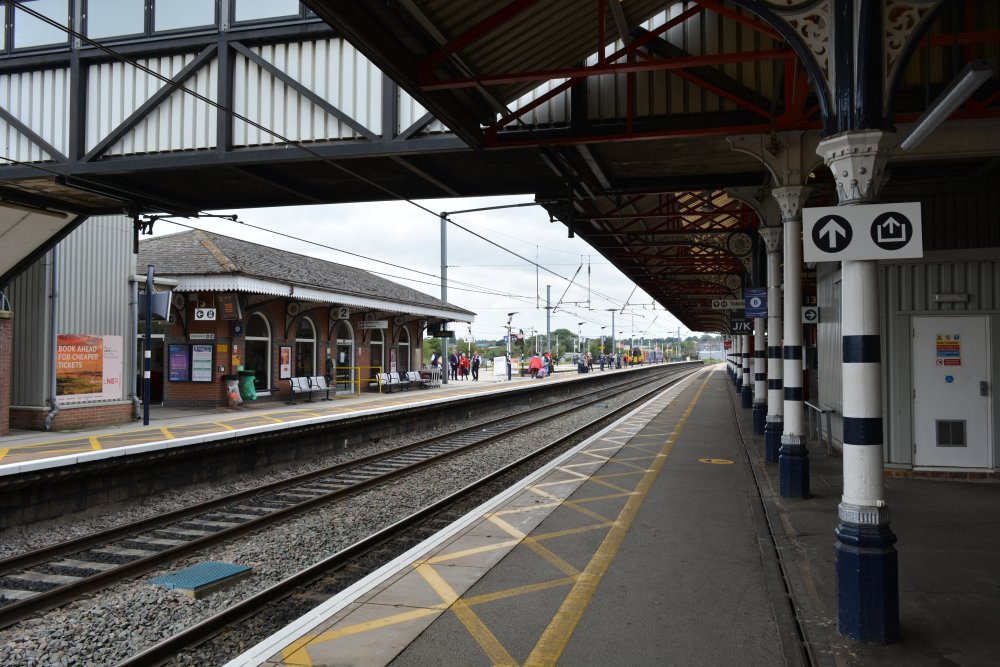 trainspotting Grantham station looking north along the platforms