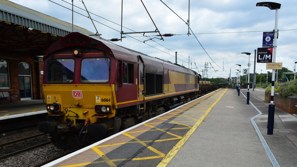 Class 66 diesel locomotive 66164 passing Grantham station