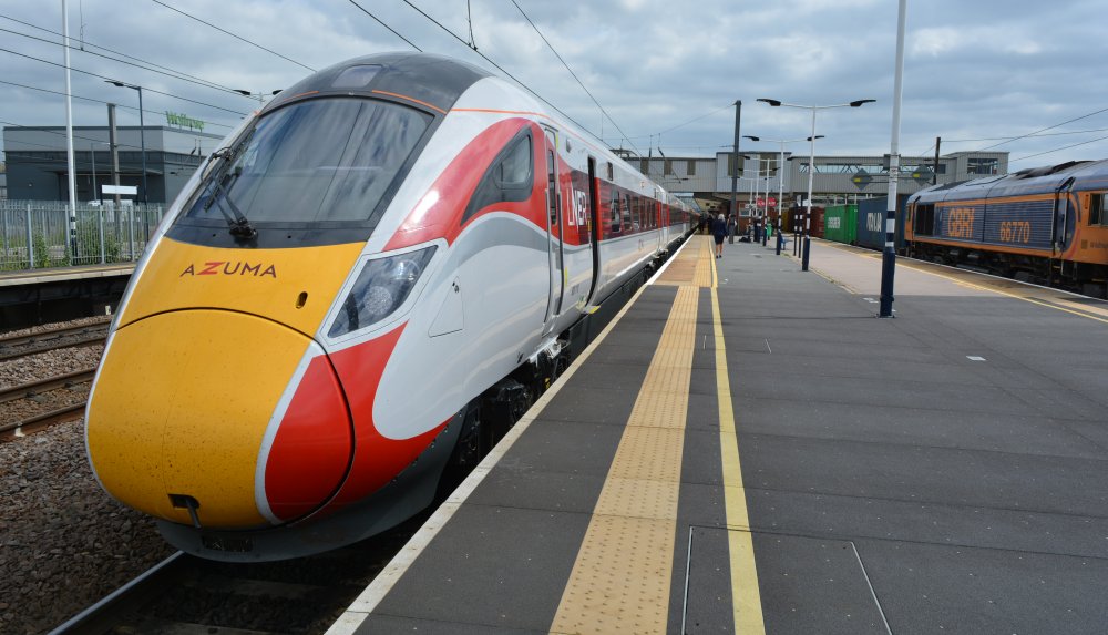 trainspotting Peterborough station AZUMA Class 800 LNER KX-Leeds service