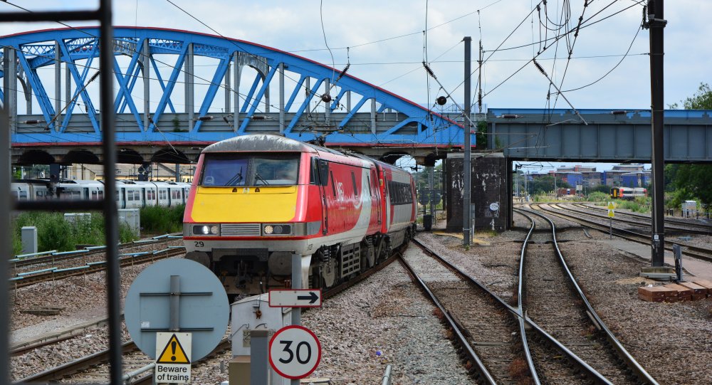 trainspotting Peterborough station LNER Class 91 train