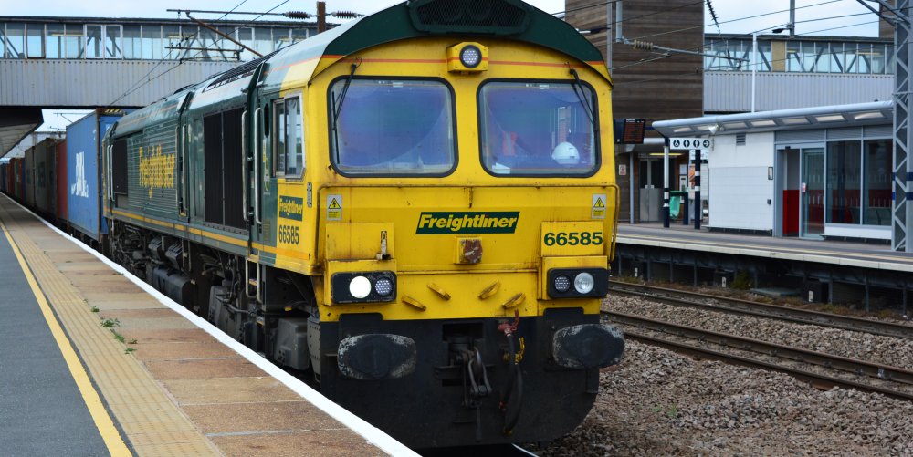 trainspotting Peterborough station Freightliner intermodal freight train to Felixstowe