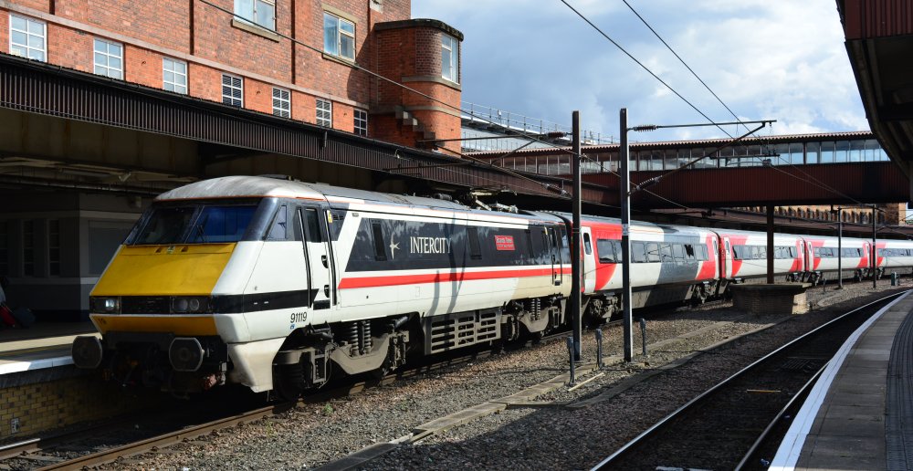 Class 91 British Rail Intercity Swallow livery Intercity 125/225 trainspotting York Station