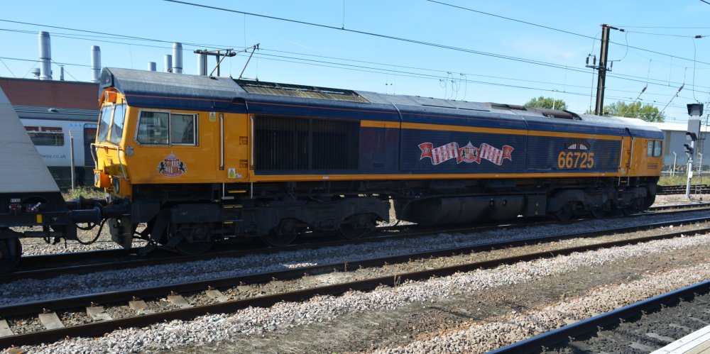 GBRf Class 66 diesel locomotive 66725 SUNDERLAND FC, Doncaster station