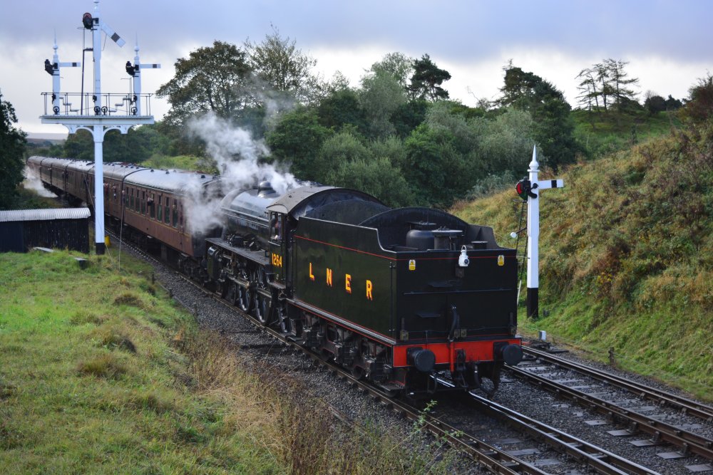 Pickering-Grosmont train NYMR Class B1 LNER 1264 BR 61264 Thompson designed steam locomotive