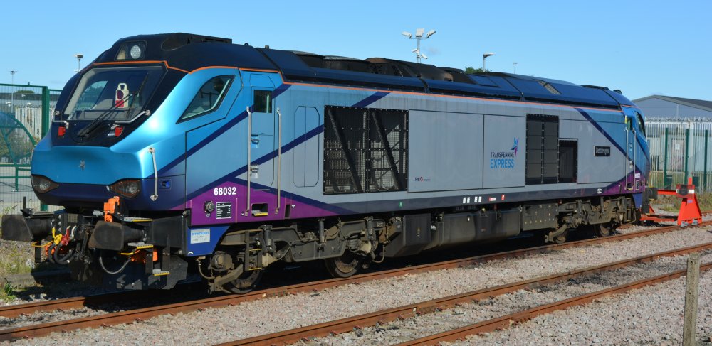 Class 68 diesel locomotive 68032 Destroyer at York