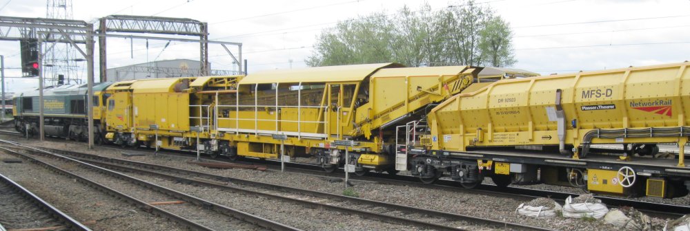 Network Rail Network Rail Plasser & Theurer MFS-PW Single Line Spoil Handling Power Wagon No. DR92477  (Crewe station, May 2024)