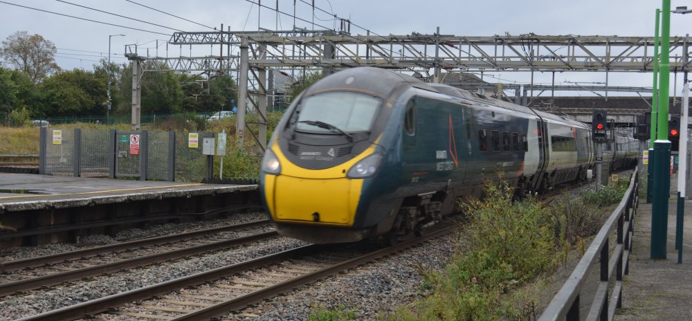 Avanti Class 390 EMU train at high speed heading north through Nuneaton Station (2024).