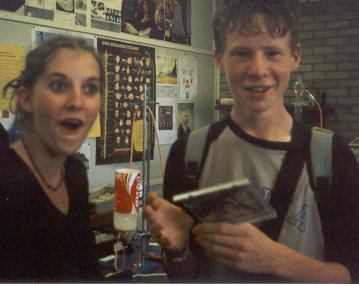 My last GCSE Science-Chemistry-Physics class Set 10DE1 Whitby Community College 2002-2003