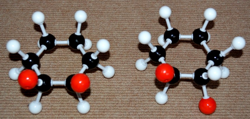 E/Z isomerism ball and stick model for Z-1,2-dibromocyclohexane isomer Z-1,2-dibromocyclohexane cis trans molecular structure advanced organic chemistry doc brown